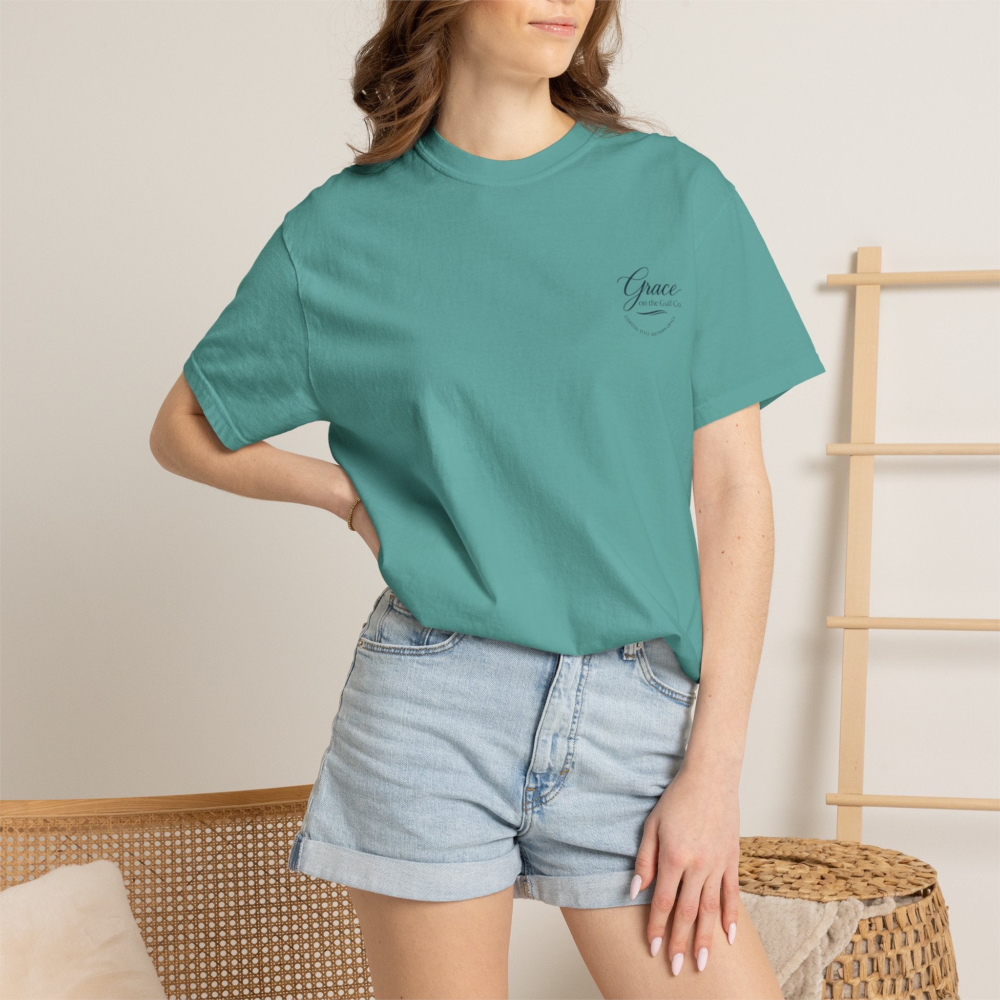 Great Friends Vintage Circle Graphic T-Shirt — "Great Friends: Tight Lines and Good Times"
